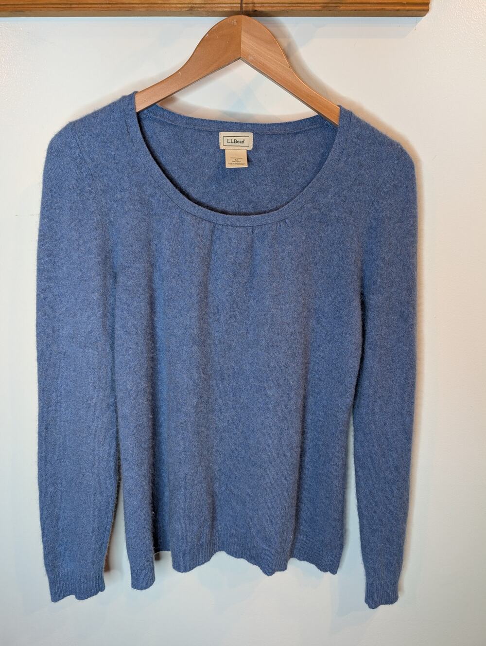 L.L.Bean 100% Cashmere Crewneck Sweater Blue Medium Soft Luxury Madagascar